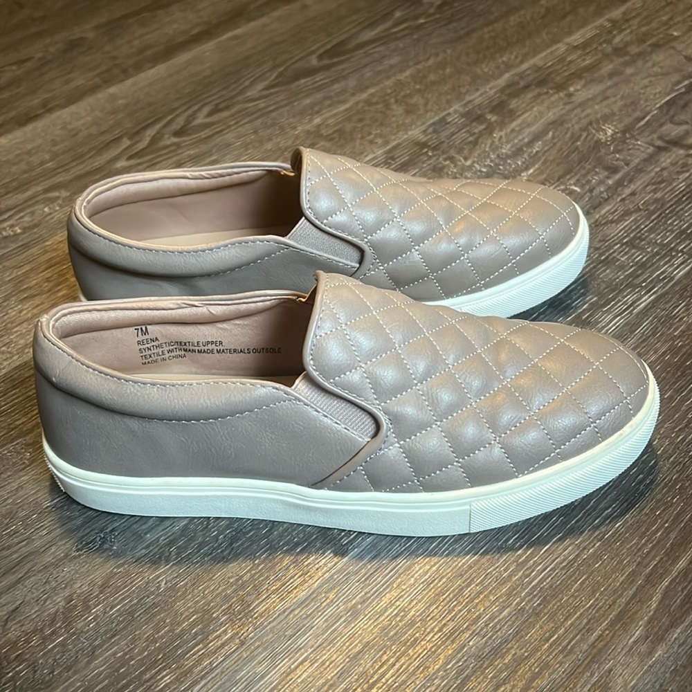 💥2/$25💥Quilted slip on fashion sneaker